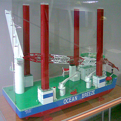 Scale model of jack-up crane Wind Lift