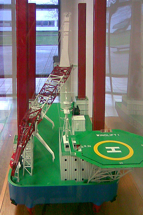 Scale model of jack-up crane Wind Lift, view on fore