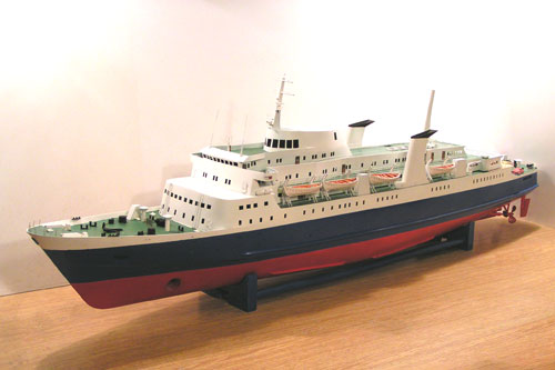 Модель пассажирского парома Тор Англия, вид с носа на левый борт