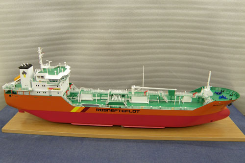 Модель танкера Роснефтефлот
