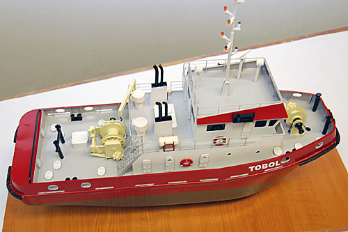 Scale model of tug Tobol, view on starboard