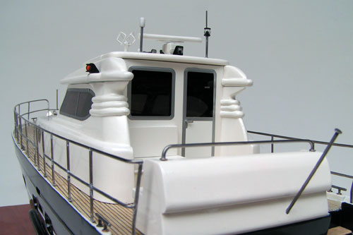 Модель-копия яхты Эллинг Е4, надстройка. Видна наборная палуба.