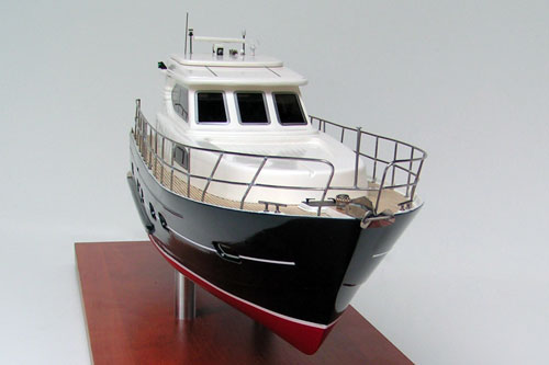 Scale model of yacht Elling E4, view on fore