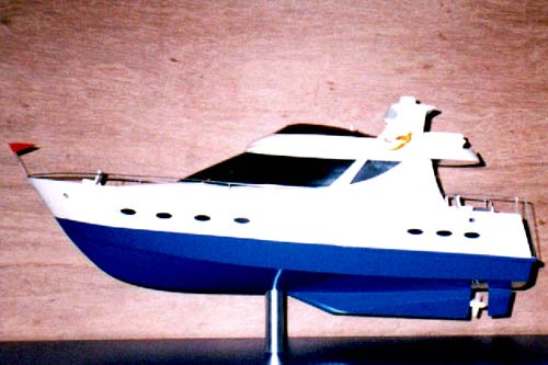 Scale model of yacht Naiad, view on port side