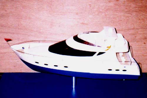 Scale model of yacht Naiad, view on port side and top